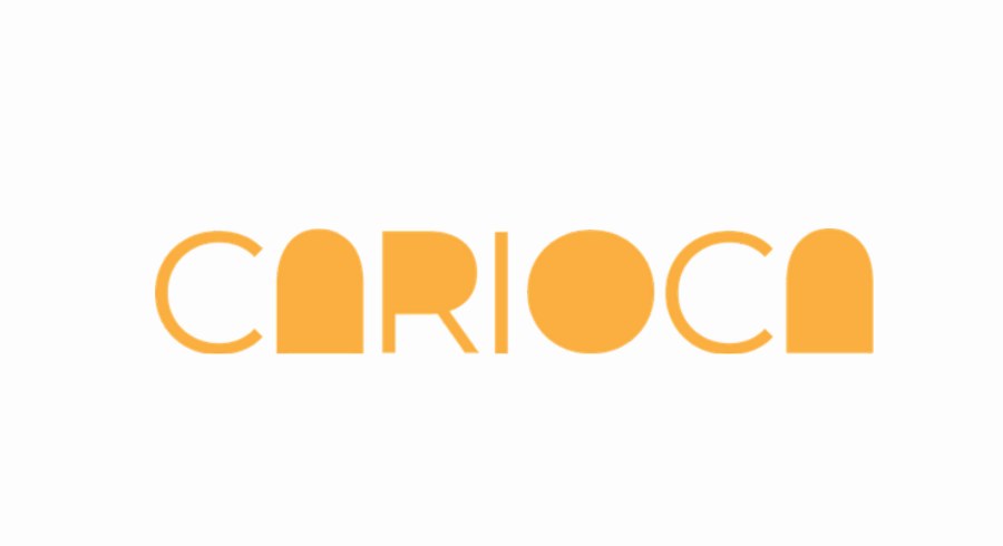 Versão reduzida só com a palavra Carioca em laranja claro sobre fundo branco